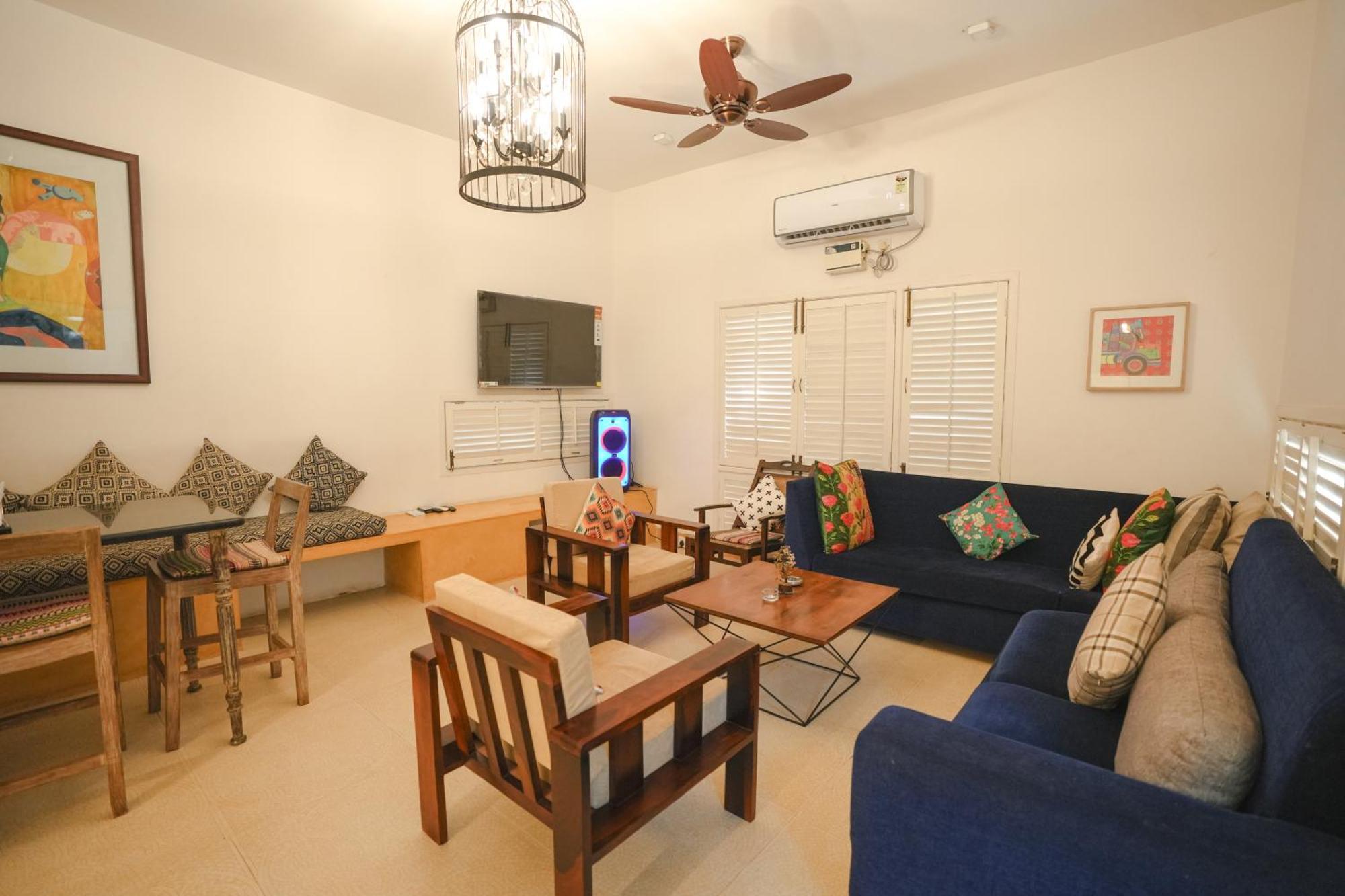 Villa M Solitude: Beachside Pool Villa with Breakfast in Candolim Exterior photo